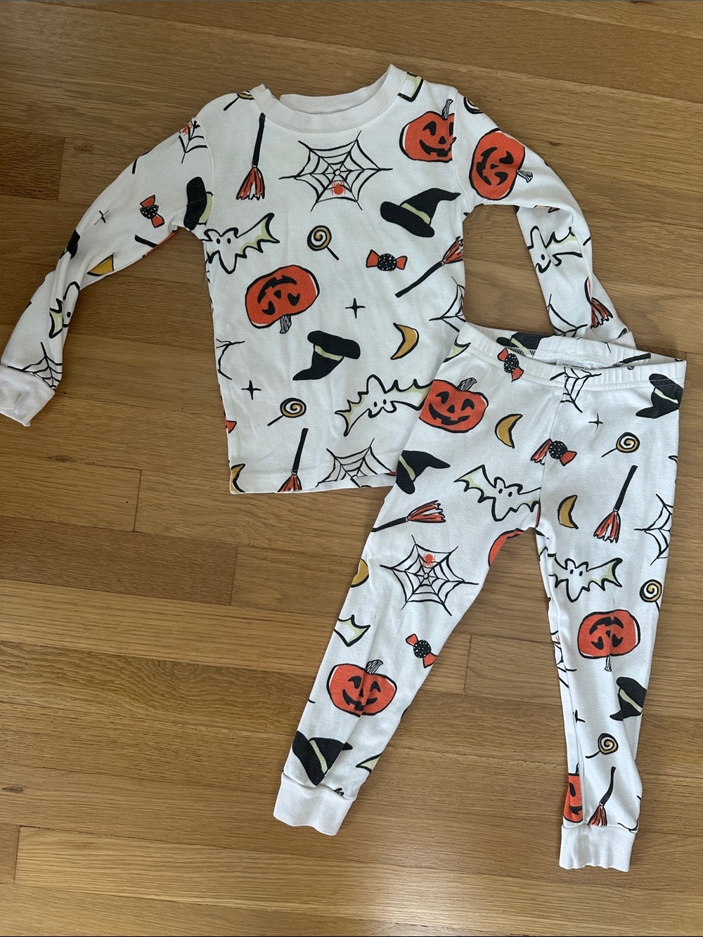 Carter's White Halloween Pumpkin & Witch Print Pajama Set